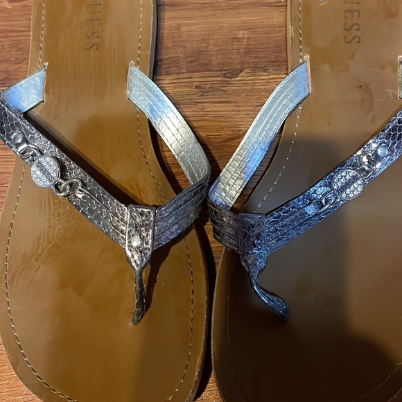 Guess Flip Flops - Picture 2 of 2